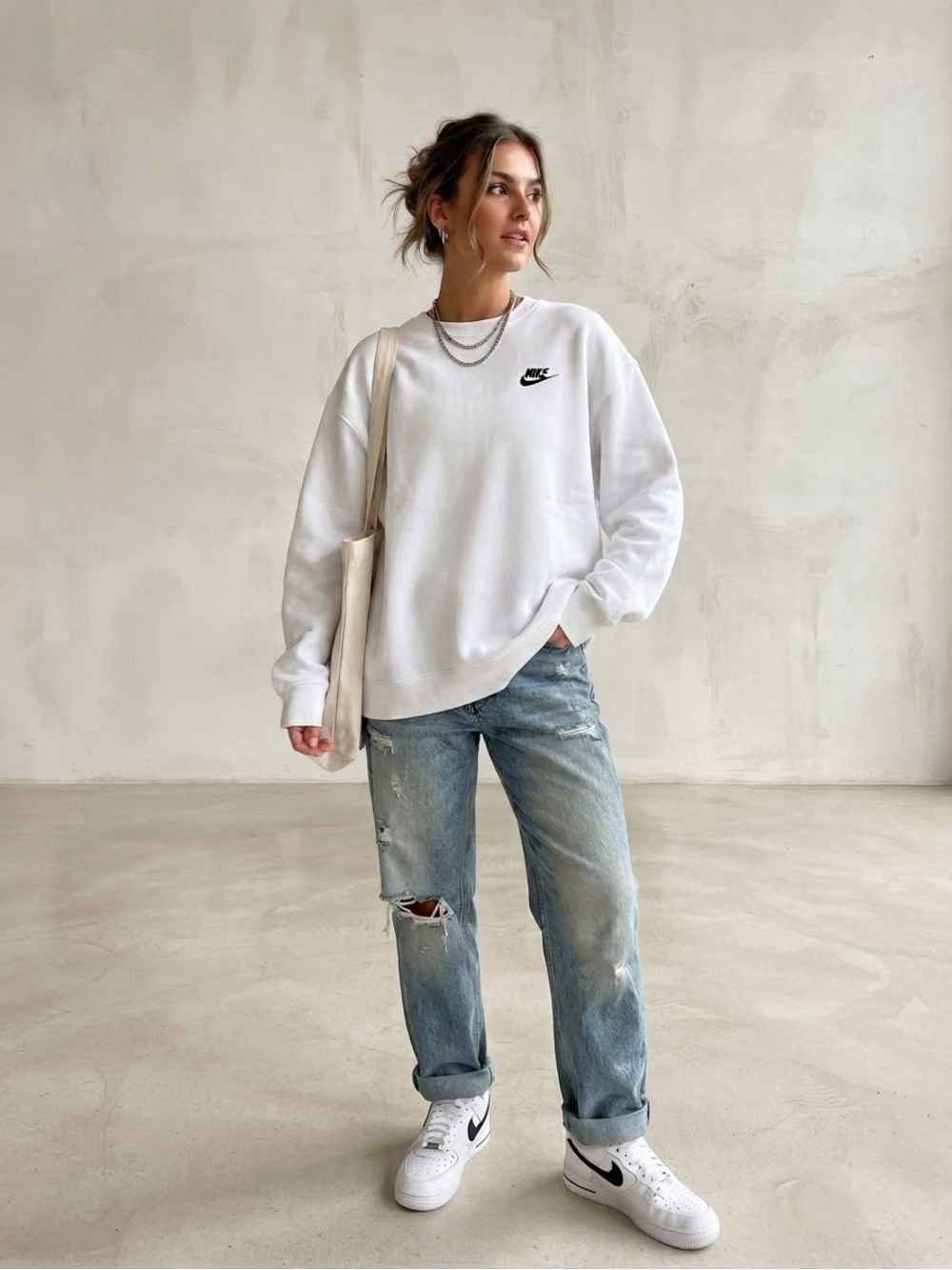 Vintage Women’s Nike White Crewneck Sweatshirt Size S Loungewear Sportswear